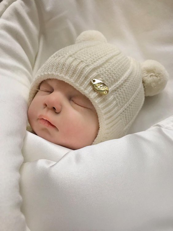 Зимняя шапочка для новорожденного